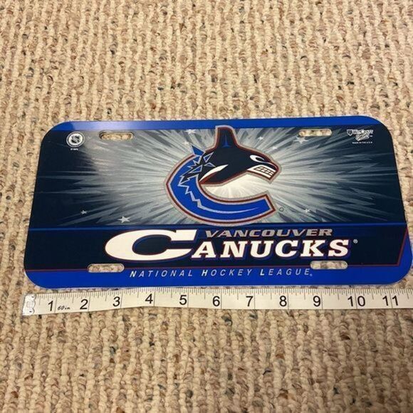 NWT NHL VANCOUVER CANUCKS LICENSE PLATE - Picture 7 of 8